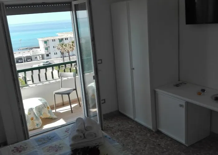 Le Terrazze Sul Mare Lido Bed & Breakfast